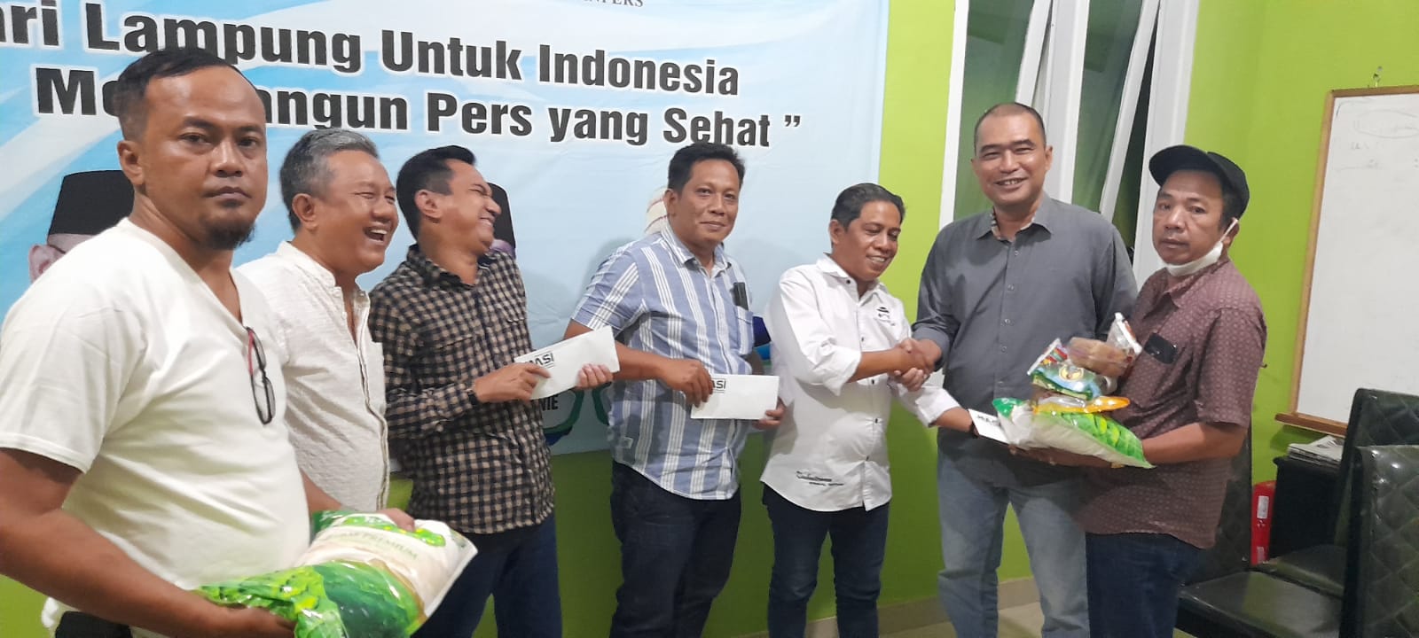JMSI Peduli-DPP AWPI Serahkan Tali Asih buat Jun dkk