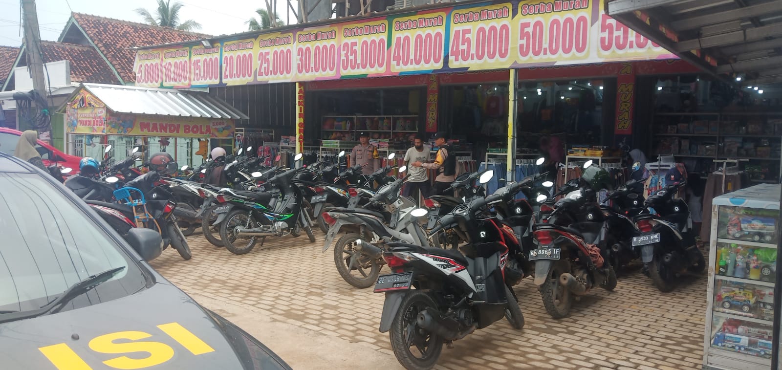 Unit patroli Polsek Tumijajar laksanakan Harkamtibmas di titik keramaian cegah 3C dan Premanisme