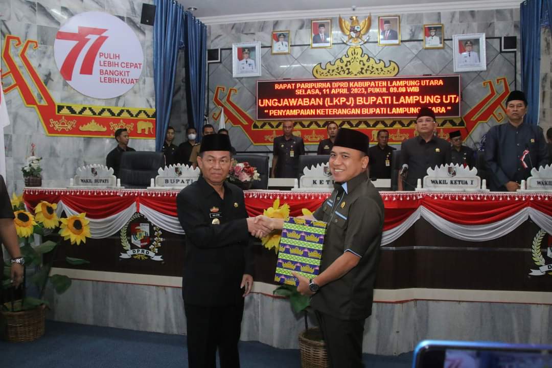 Bupati Lampura Sampaikan LKPJ Tahun 2022 Disidang Paripurna DPRD