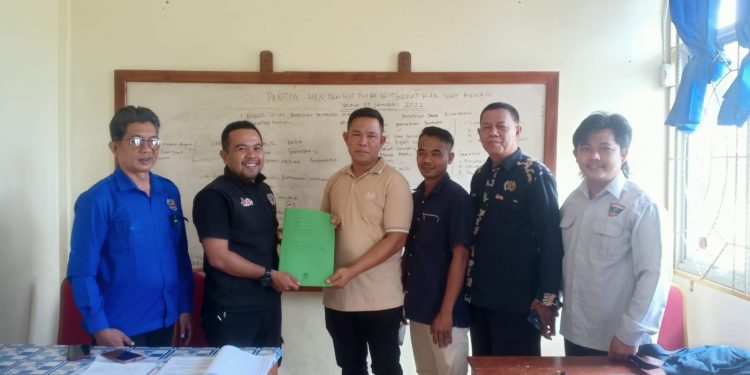 Konferkab PWI Way Kanan, Panitia Terima Berkas Pendaftaran Salah Satu Calon Ketua PWI Way Kanan Priode 2024-2027