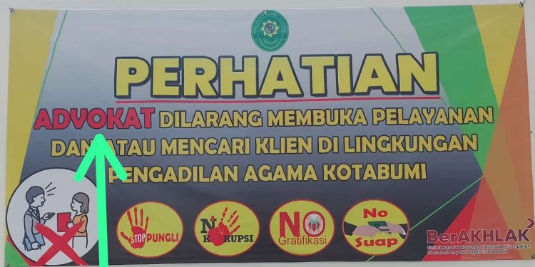 Advokat Kotabumi Kaget Melihat Banner Yang dibuat Oleh Pengadilan Agama