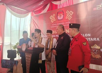 Pasangan Cabup Hamartoni dan Cawabup Romli, Lakukan Pendaftaran Ke KPUD Lampura