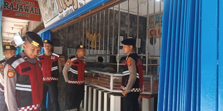 Sat Samapta Polres Lampura Lakukan Patroli Jalan Kaki