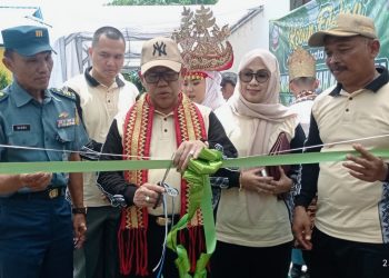 Perdana Sulpakar Panen Melon Di Hangtuah