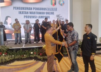 Fito Aliestiyadi., SH, Ketua PD IWO Way Kanan, dikukuhkan Ketum Teuku Yudistira di Aula Hotel Grand Mercure Lampung