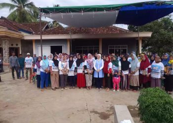 Ratusan Anggota Tim Emak-emak Amanah Dikukuhkan Bacalon Wabup Ayu Asalasiyah Jelang Pilkada 2024 di Kecamatan Gunung Labuhan