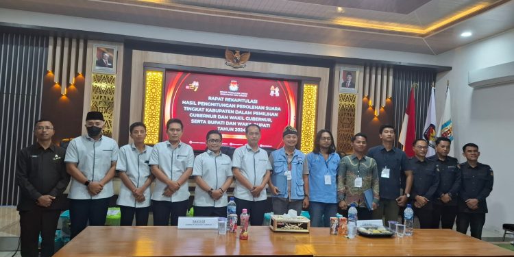 Hasil Rekapitulasi KPU Way Kanan Tetapkan 53,50 Persen Kemenangan Ali Rahman-Ayu Asalasiyah, Sedangkan Resmen Kadapi-Cik Raden 46,50 Persen