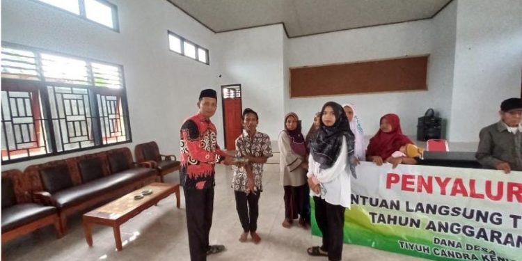 Pemerintah Tiyuh Candra Kencana Telah Menyalurkan Bantuan Langsung Tunai (BLT) Kepada 15 Keluarga Penerima Manfaat (KPM)