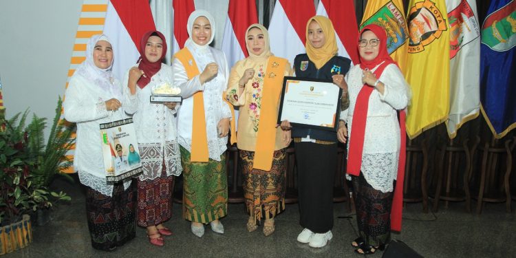 Hanita Firsada Terima Dua Penghargaan Bergengsi di Puncak PHI Ke-96 Lampung