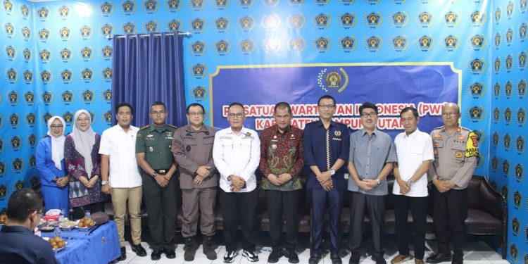 Resmikan dan Tandatangani Prasasti, PJ Bupati Bersama Ketua PWI Lampung