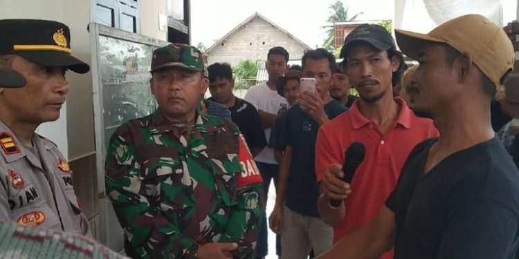 Diduga tanah Fasum yang diperjualbelikan oknum Pemerintah Tiyuh, Ratusan warga Tiyuh Balam Jaya gelar orasi.
