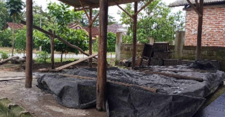 Limbah cair lapak karet di Kagungan Ratu cemari penciuman warga.