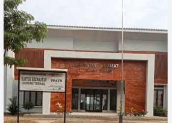 Camat Gunung Terang tegaskan ganti aparatur Tiyuh yang punya penghasilan ganda yang bersumber dari uang Negara.