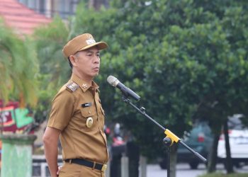 Hari Pertama Kerja, Wabup Lampura Romli Pimpin Apel