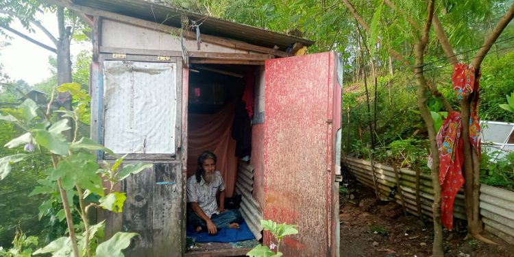 Rumah warisan dijual sang ayunda, dua adik terdampar dipinggir sawah.