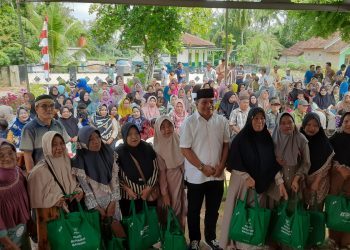Pulang Kampung Aprozi Bagikan Ribuan Paket Ramadhan Bahagia