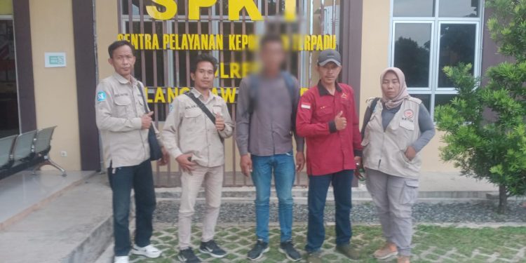 Saat suami dipenjara, istri bersama pria idaman lain