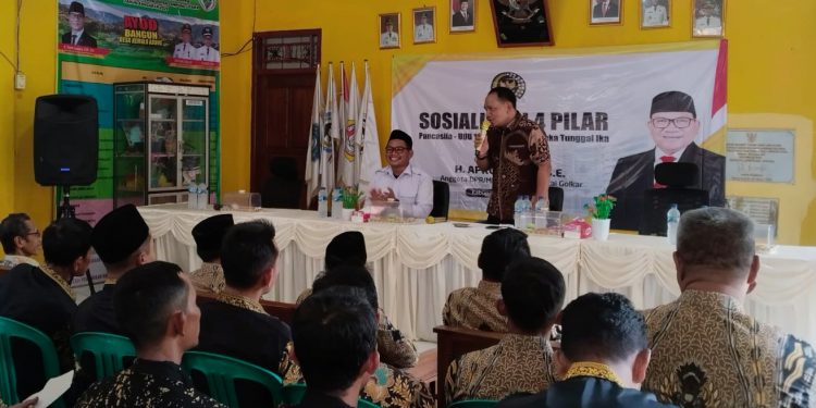 Sosialisasi Empat Pilar Kebangsaan Di Kemalo Abung Aprozi Beri Bantuan Kursi Roda