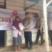Dari Rumah ke Rumah, Kapolsek Bersama Personel Salurkan Paket Sembako di Gunung Labuhan