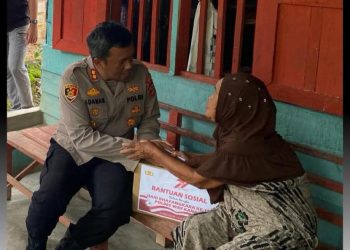 Jelang Hari Bhayangkara Ke-79, Kapolres Way Kanan dan PJU Gelar Bansos Bagikan Paket Sembako