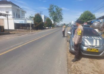 Polsek Blambangan Umpu Gelar Patroli Siang di Jalinsum Bumi Ratu