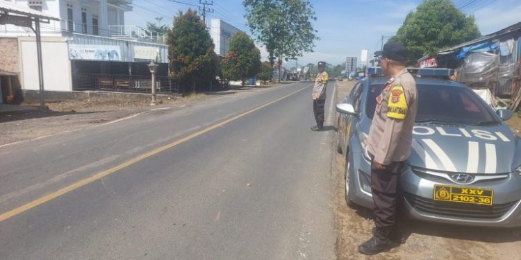Polsek Blambangan Umpu Gelar Patroli Siang di Jalinsum Bumi Ratu