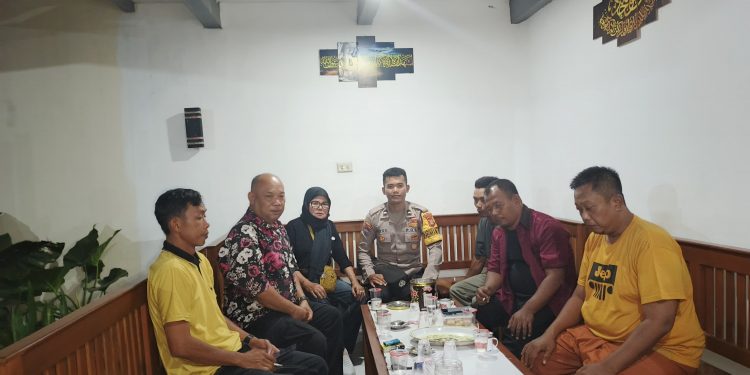 Astaga! Diduga Ketua RT & istri orang digrebek telanjang dikosan