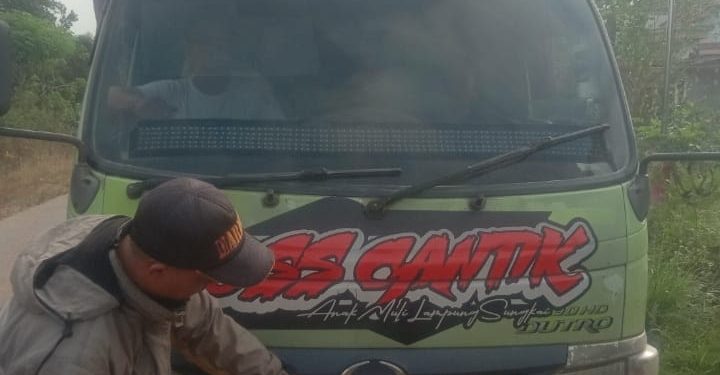 Jalan Kabupaten Tubaba Babak Belur, Truk ODOL Perusahaan Luar Daerah Diduga Bebas Melintas