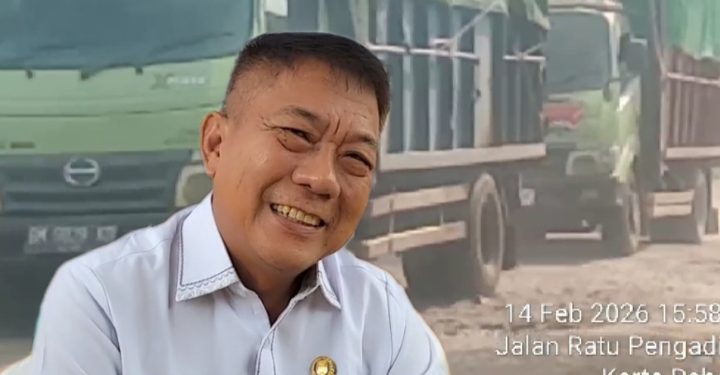 Warga Menjerit Jalan Hotmix Rusak Akibat Truk Sagu