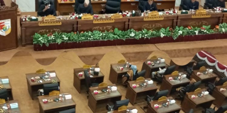 Kursi Kosong Warnai Paripurna HUT ke-17 Tubaba, Komitmen Wakil Rakyat Dipertanyakan